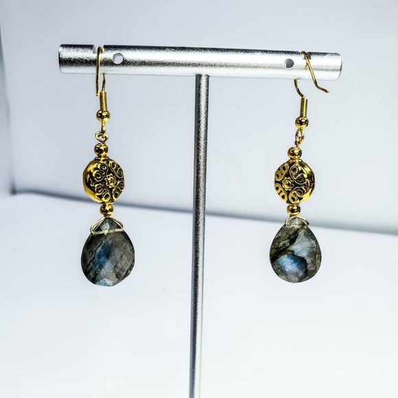Stunning Labradorite Drop Earrings - Picture 8 of 9